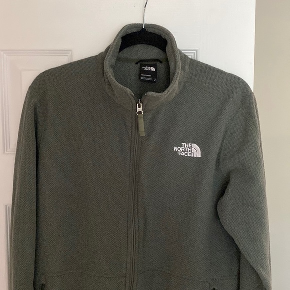 The North Face. Size Medium. 100% polyester. Grayish/Muted Green Color. - Picture 2 of 4
